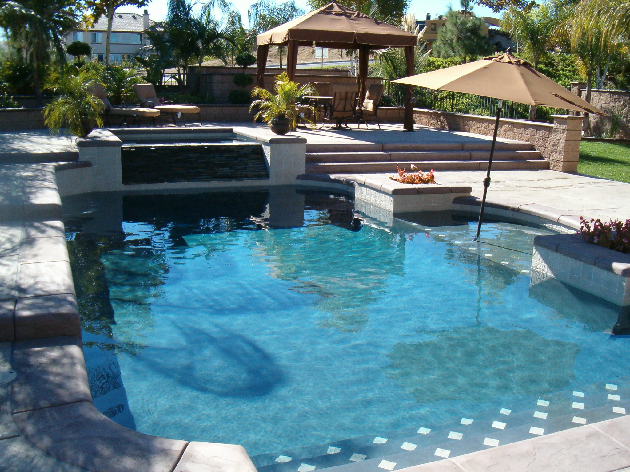 Classic Swimming Pool Design with Reef Step